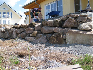 Natursteine vor der Terrasse