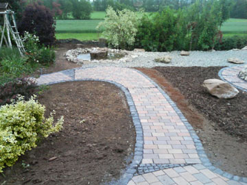 Quellstein mit Teichrandbrunnen